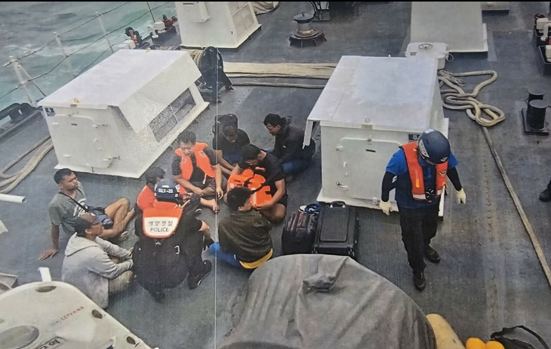 Aksi Cepat Bakamla RI–KCG Pulangkan 8 Pelaut Indonesia dari Perairan Korea Selatan