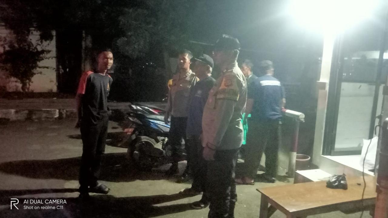  Antisipasi Curanmor, Bhabinkamtibmas Polsek Purwakarta Kota Sambangi Pos Ronda