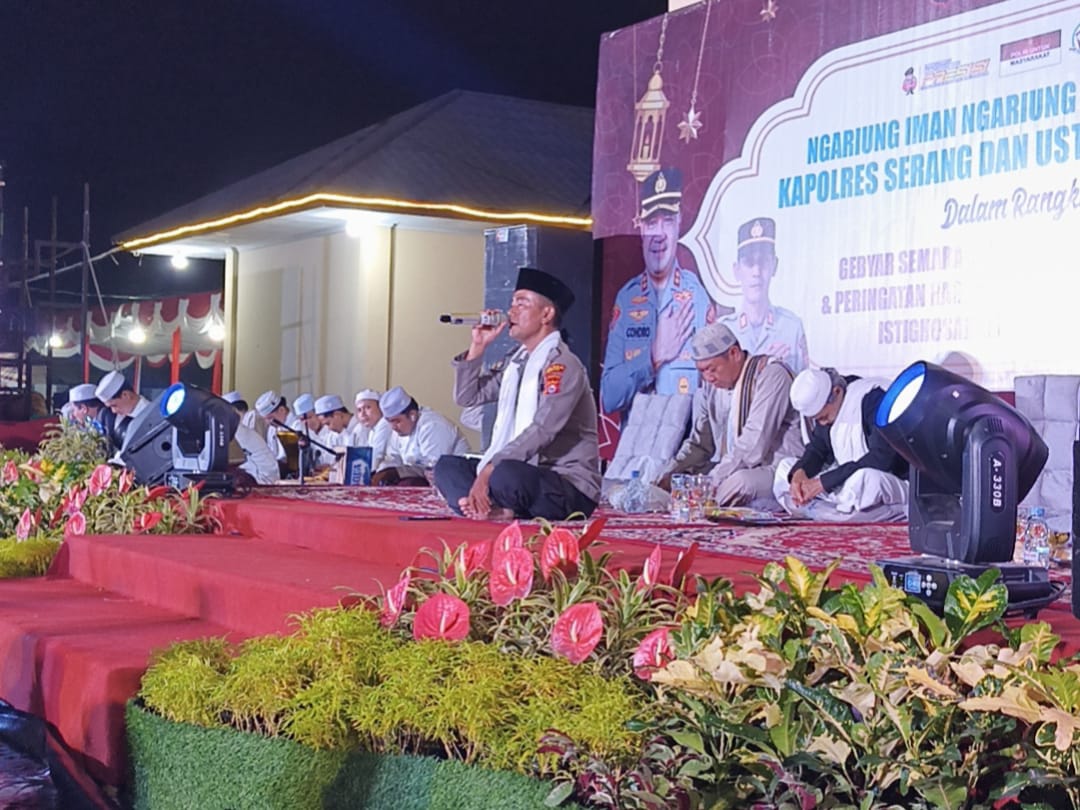 Suara Merdu Bhabinkamtibmas Polsek Cikande Getarkan Peringatan Tahun Baru Islam 1447 H dan HUT Bhyaangkara 79