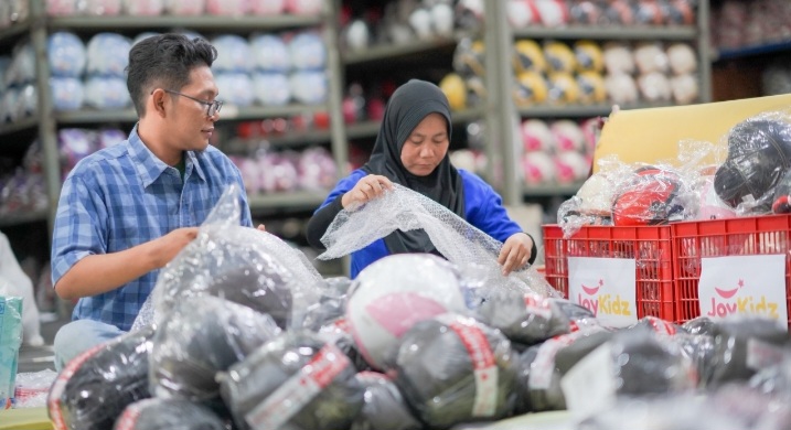 Dari Desa untuk Anak Indonesia: Kisah Inspiratif Hijmuku, Pengusaha Helm Anak yang Berdayakan Desa di Surabaya