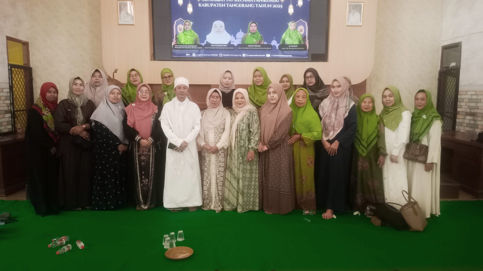 Muslimat NU Kecamatan Kemiri Gelar Pengajian Rutin Bulanan di Aula Kantor Kecamatan Kemiri