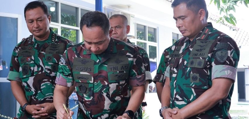 Panglima Jendral TNI Agus Subiyanto Lakukan Giat Kunjungan Sekaligus Resmikan SPPG  Di Kabupaten Karanganyar 