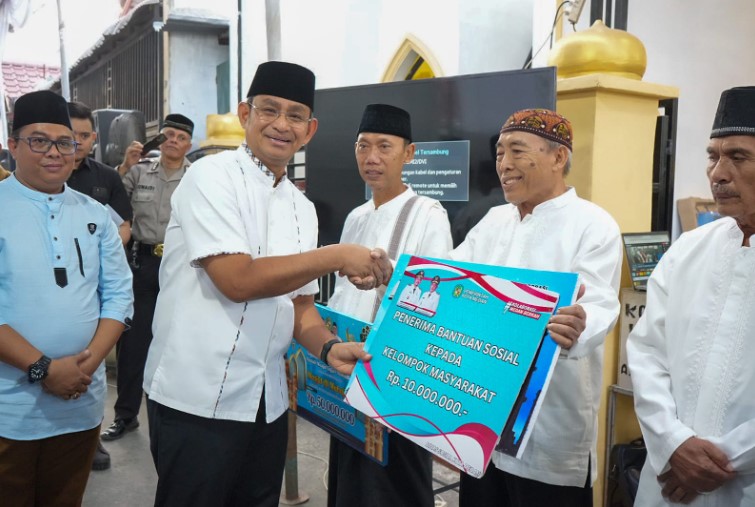 Pemko Medan Serahkan Bantuan Renovasi Rp50 Juta kepada BKM Masjid Al Muhajirin