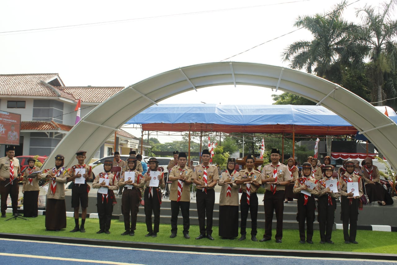 Hari Pramuka Ke-64: Kwarran Kemiri Lepas Kontingen Penggalang Garuda, Raida & Penyematan Lencana
