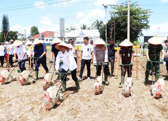 Bersama Kapolri dan Wapres Gibran Melalui Virtual, Polres Simalungun Ikut Penanaman Jagung Serentak