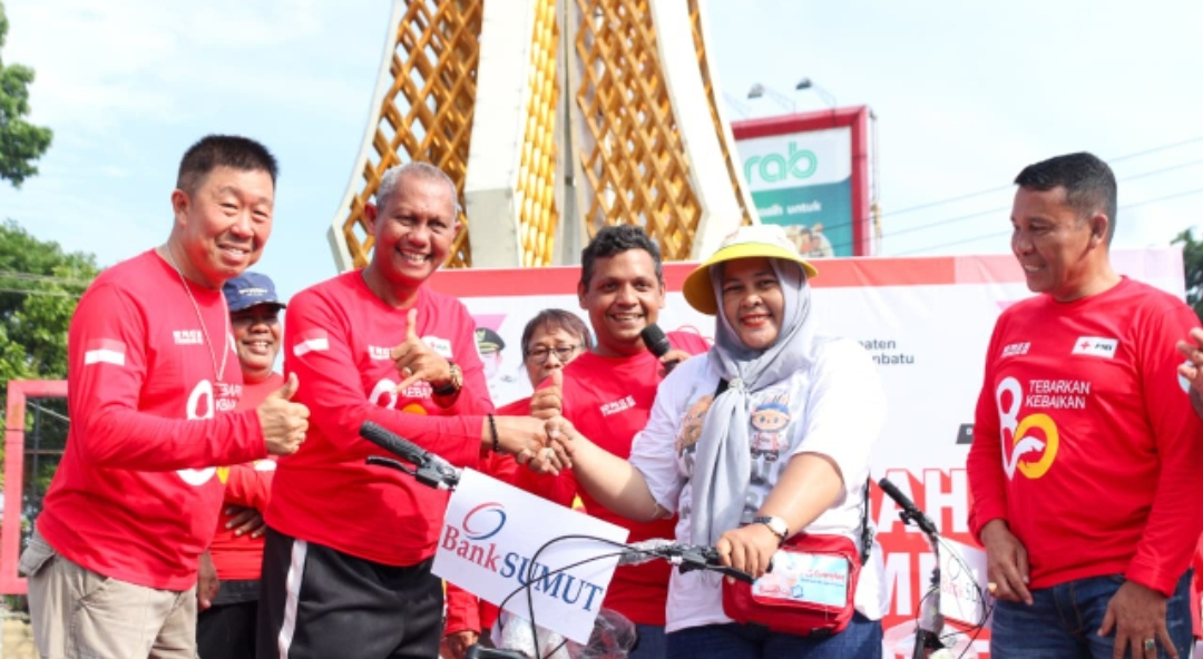 Drs. Sarimpunan Lepas Jalan Sehat Peringatan HUT PMI ke 80