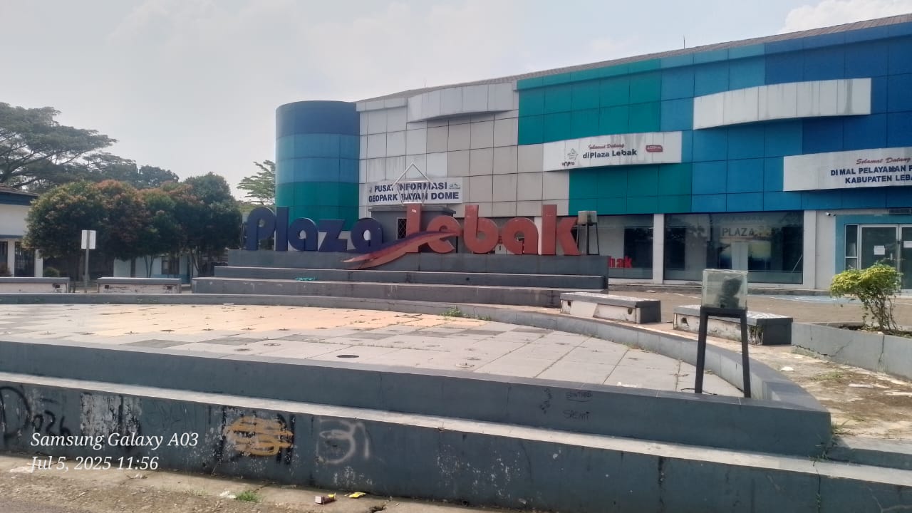 Plaza Lebak Tak Terawat Kotor dan Kumuh Perlu Perhatian Pemerintah
