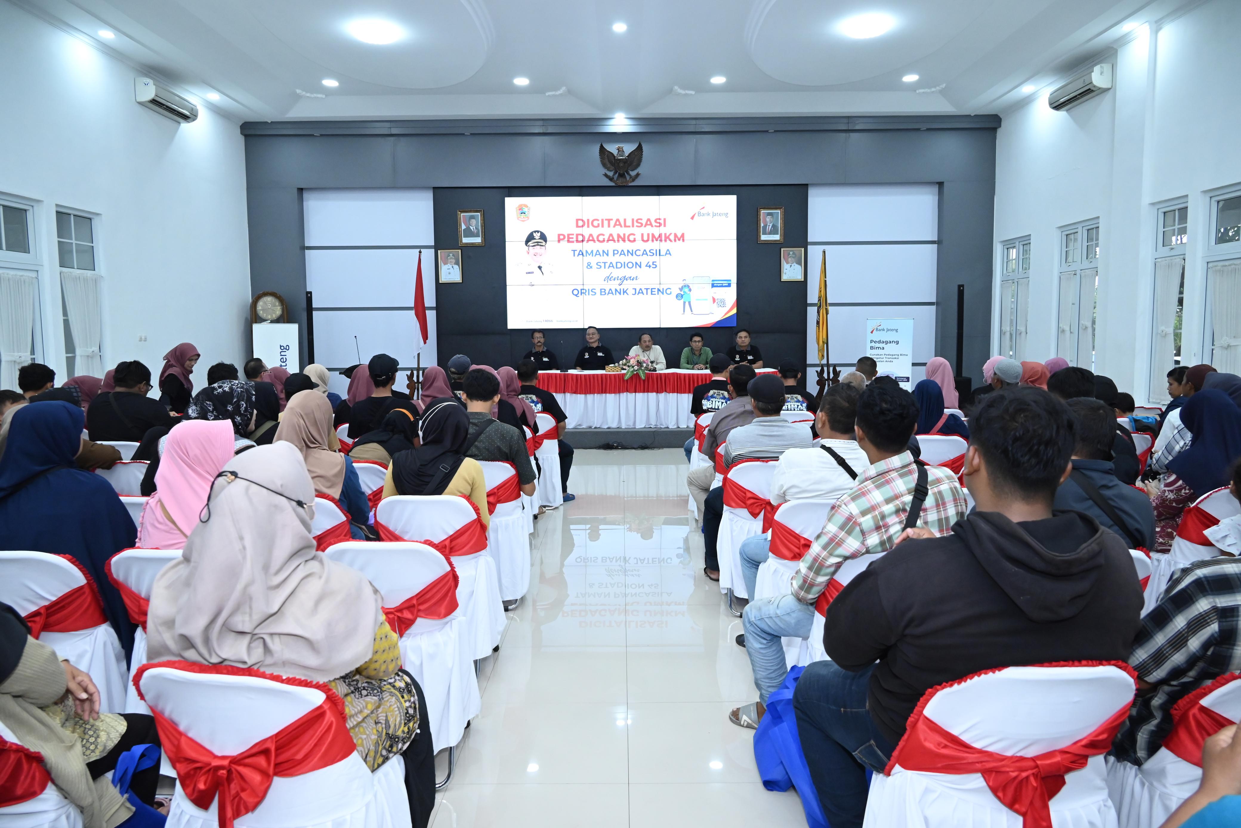 Pemkab Karanganyar Gandeng Bank Jateng Menggelar Acara Digitalisasi Pedagang UMKM Taman Pancasila dan Stadion 