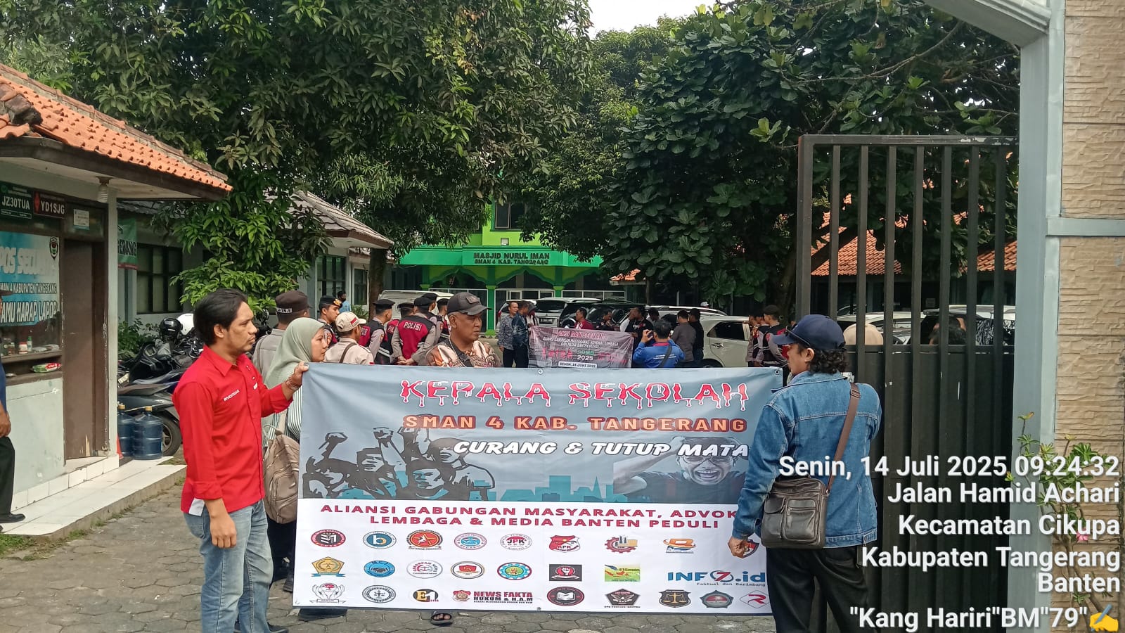 Aksi Damai Aliansi Masyarakat, Advokat, Lembaga dan Forum Media Banten Peduli Berjalan Kondusif di SMA N 4 