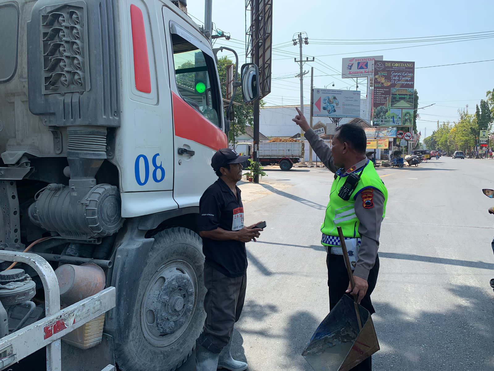 Satlantas Polres Karanganyar Ingatkan Bagi Pengemudi Truk Jangan Melebihi Batas Muatan