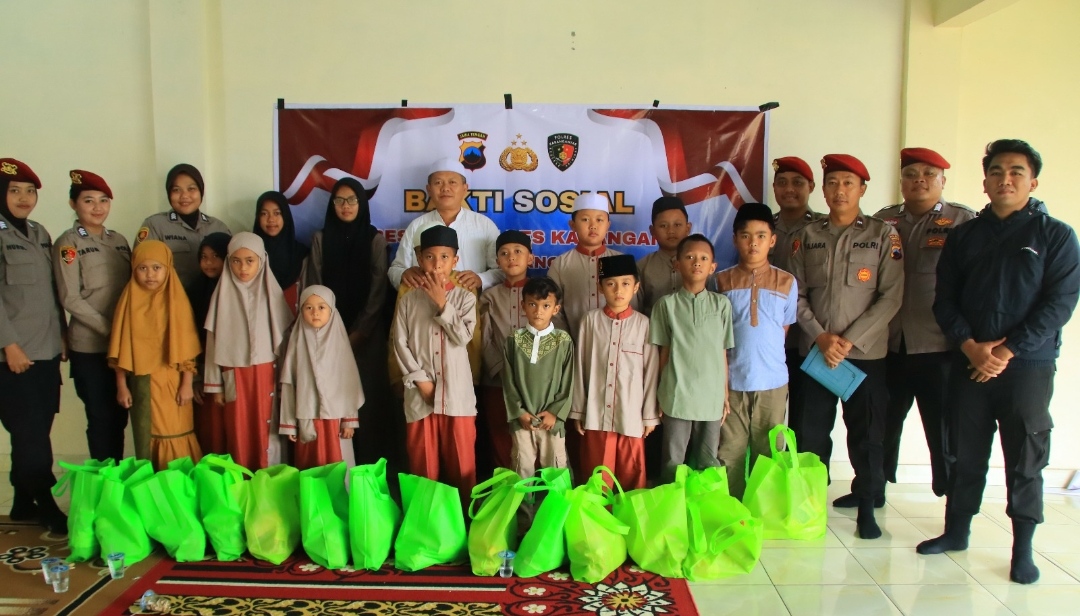 Sat Reskrim Polres Karanganyar Gelar Bakti Sosial  Di TPA AZ ZAHRO Dalam Rangka Hari  Jadi  Fungsi Reserse Pol