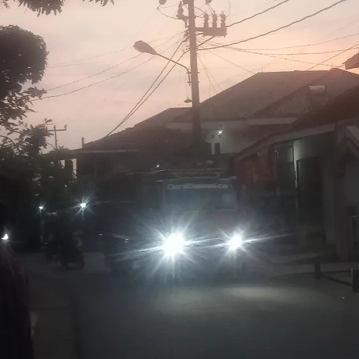 Warga Cibaraja Kaler Tuntut Perbaikan Lampu Jalan yang Telah Lama Padam