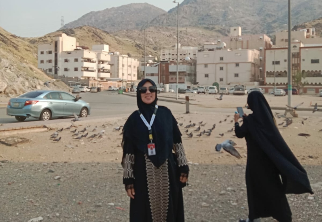 Rukaisi Jaenal dapat Bonus Umroh dari PT BEST