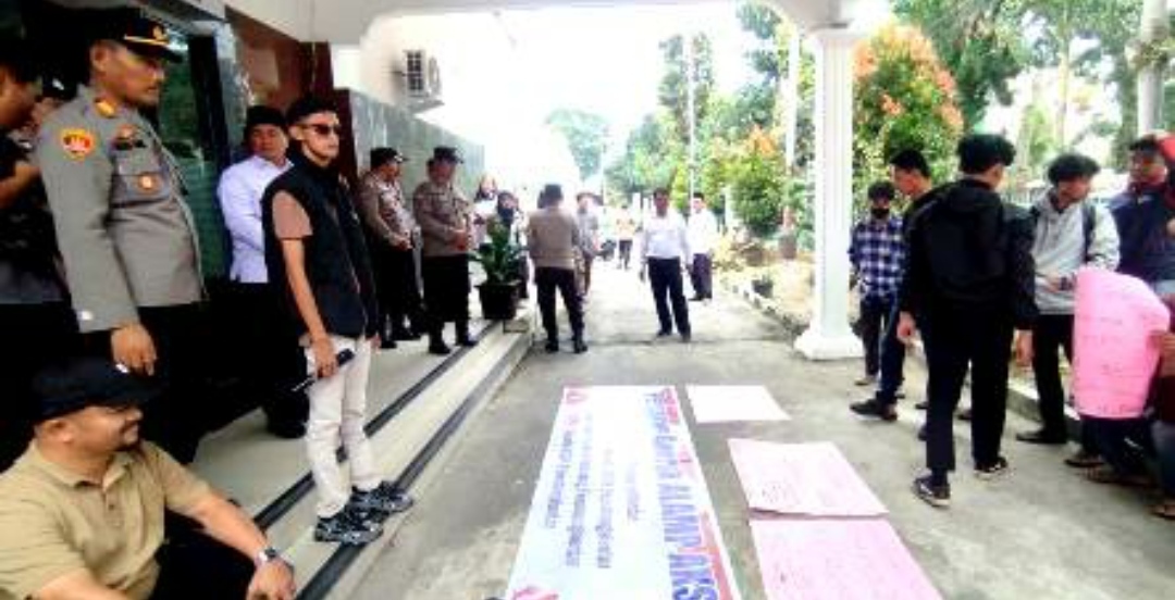 Terkait Unjuk Rasa PD- ALAMP-AKSI di Kantor Kemenag Siantar,  Tuntut Pencopotan Kepala MTSN