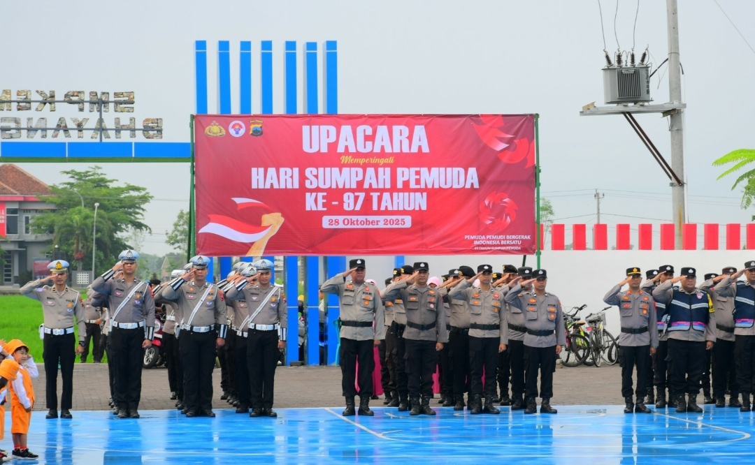 Polres Karanganyar  Gelar Giat Upacara Peringatan Hari Sumpah Pemuda ke-97 di SMP Kemala Bhayangkari 