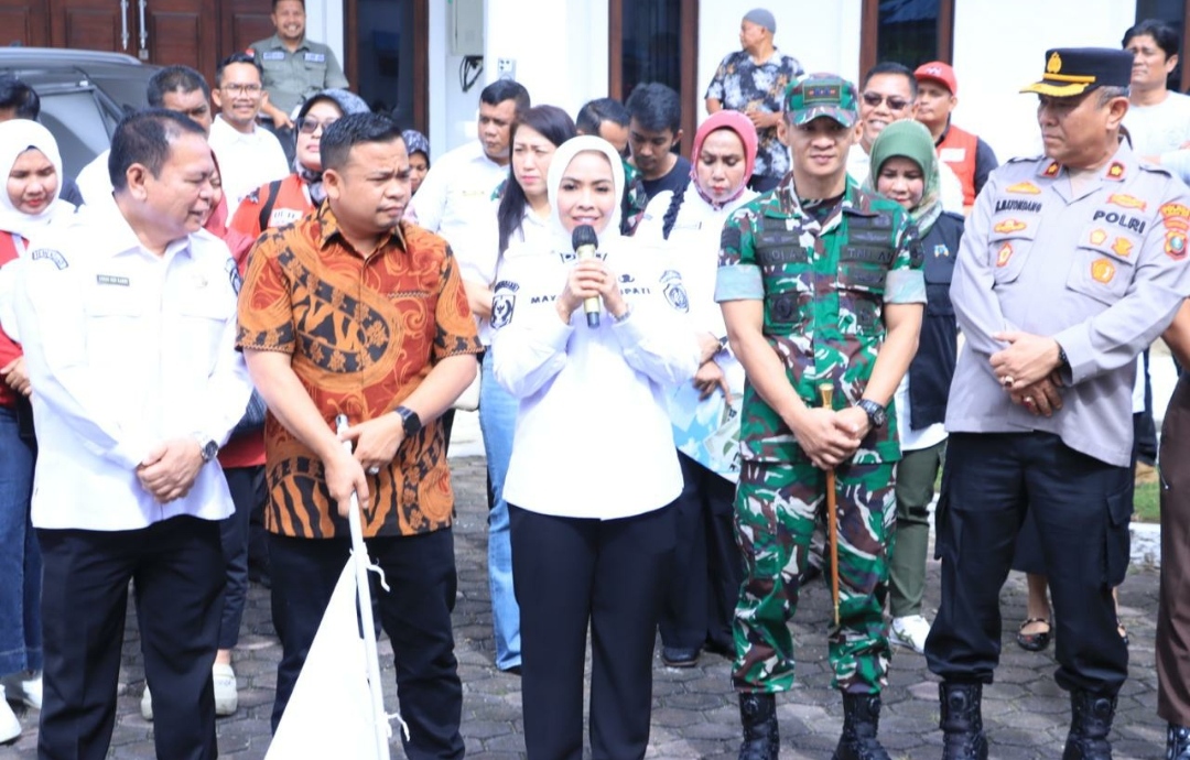 Pemkab Labuhanbatu Kirim 12 Truk Bantuan untuk Korban Banjir di Tapteng, Tapsel, dan Taput