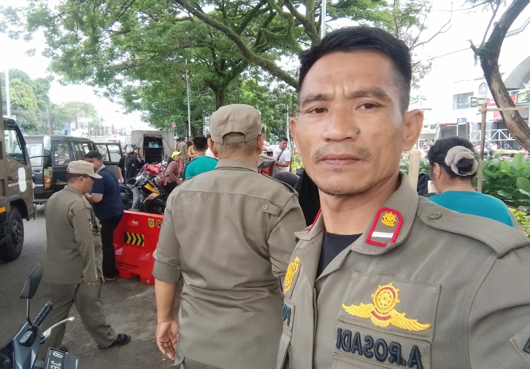 Bertempat di Lokasi Taman Kalibaru  Ramayana Cibinong Kabupaten Bogor Dilaksanakan Bersih-bersih
