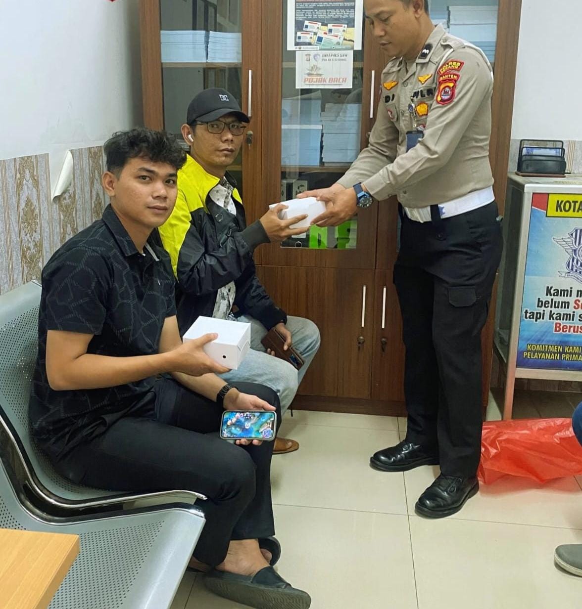Satlantas Polres Serang Gelar Jumat Berkah di Gedung Satpas Dan UPT Samsat