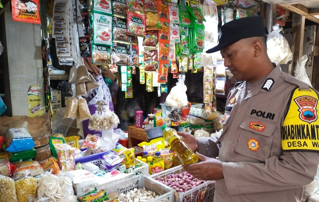 Polsek Kebakkramat Pantau Harga dan Ketersediaan Sembako di Pasar Kramat