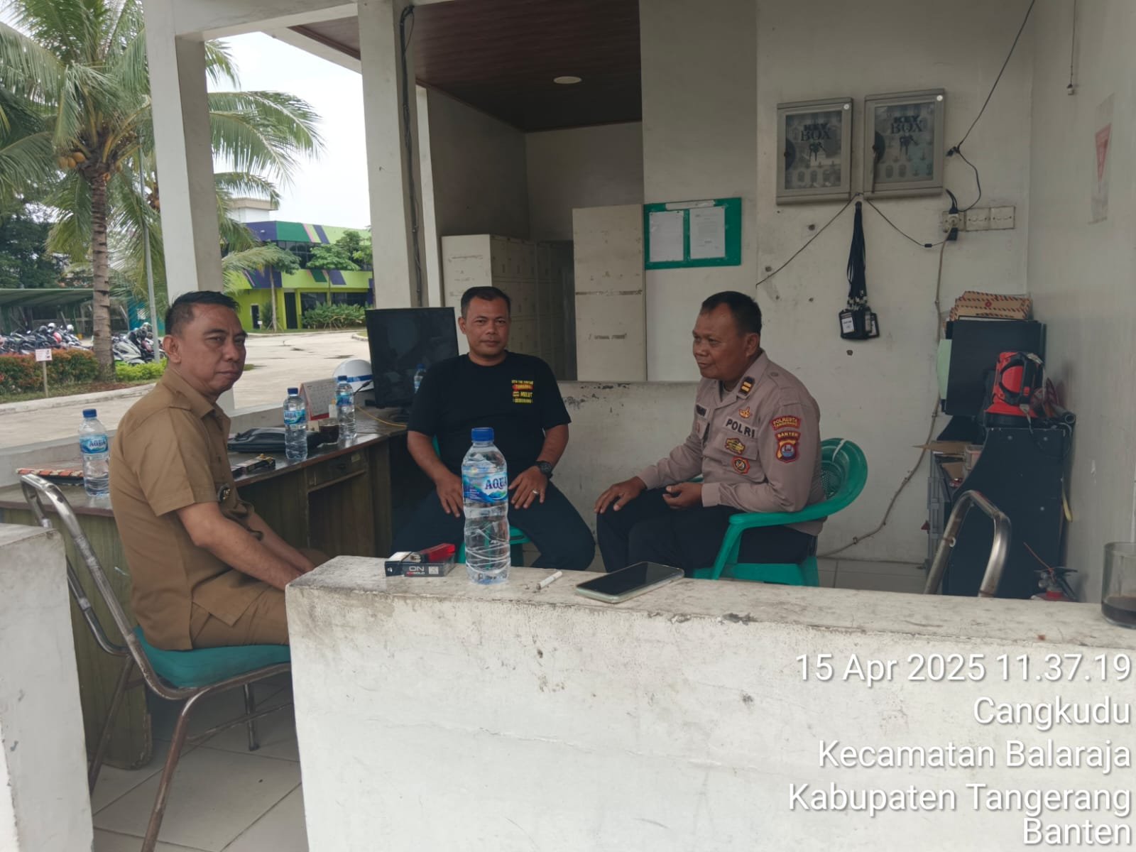 Kades Cangkudu dan Kapospol Gembong Melaksanakan Patroli Dialogis Preventif Antisipasi Guantibmas