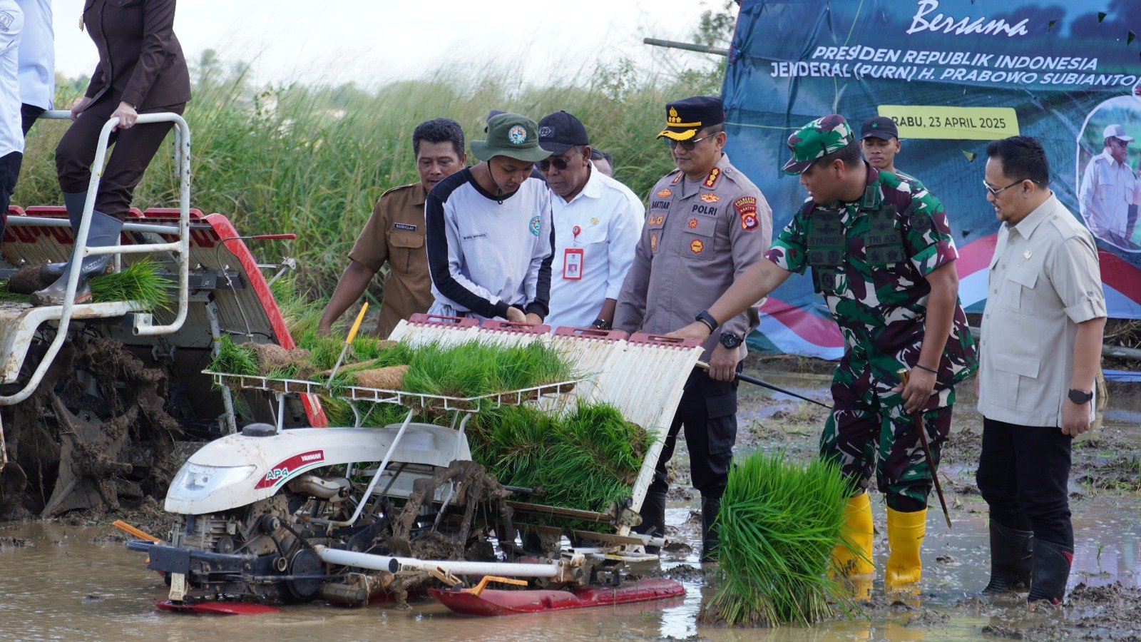 Kawal Tanam Padi Serentak: Kodim 0510 Tegaskan Komitmen Swasembada Pangan