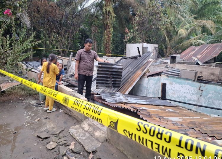 Akibat Lupa Matikan Kompor, Dua Unit Rumah Hangus Terbakar