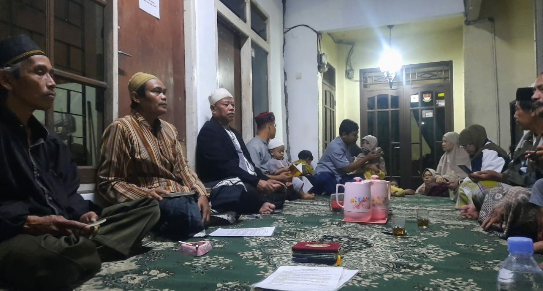 Solawat Bergema di Tanah Pasundan: Tradisi Malam Jumat Abah Jajang di Bogor