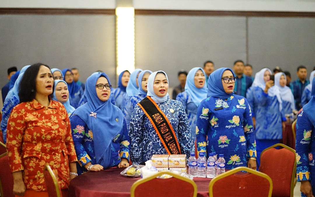 Bunda Maya Lantik 98 Bunda Paud Kelurahan dan Desa se- Kabupaten Labuhanbatu