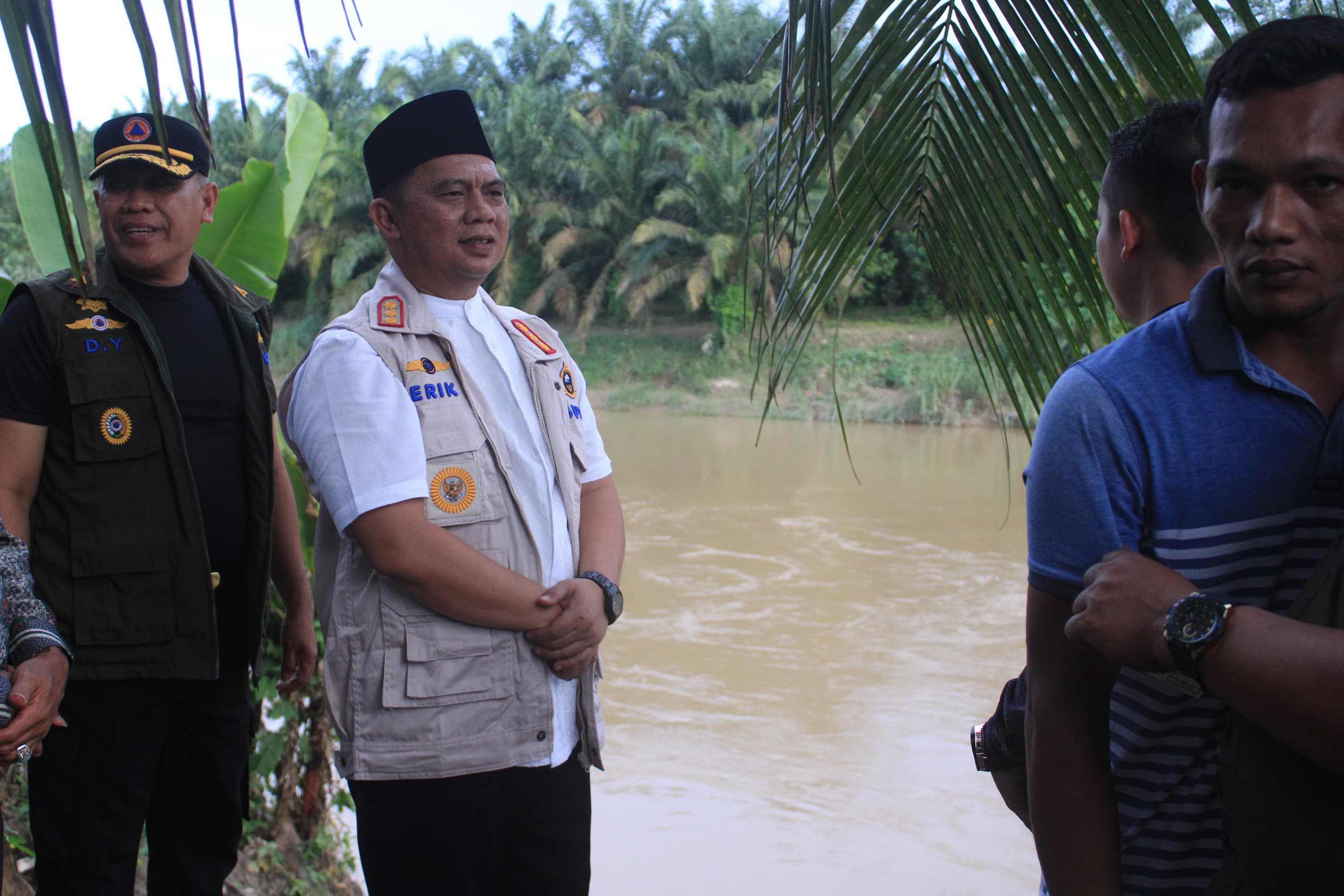 Bupati Erik Tinjau DAS Sungai Bilah di Desa Tanjung Harapan dan  Jalan Desa Sukosari Kecamatan Pangkatan