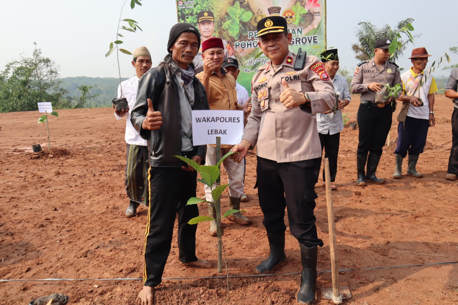 HUT Humas Polri ke-72, Polres Lebak gelar Penanaman Pohon di Desa Sangkanmanik