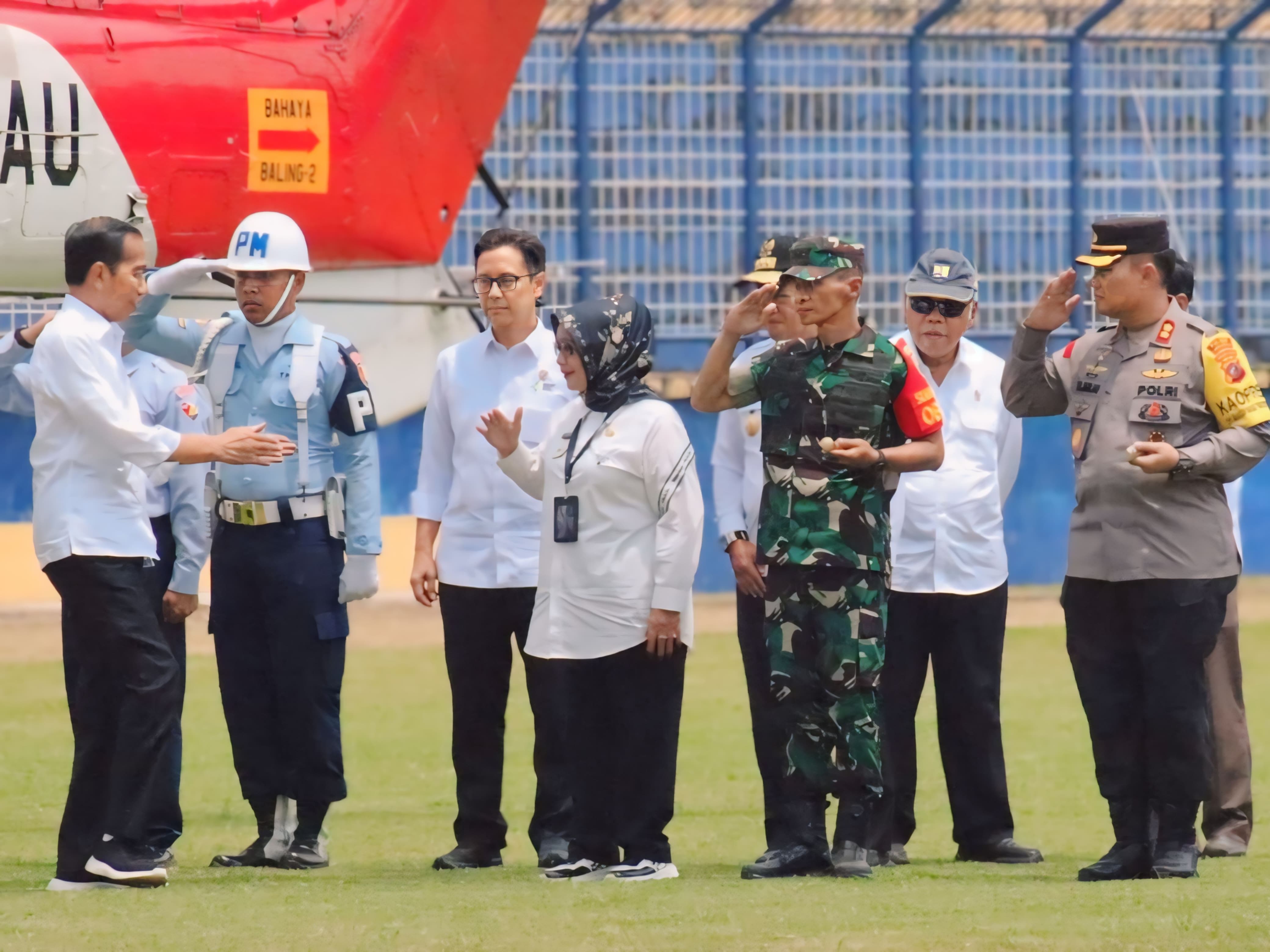 Plt. Bupati Ellya Rosa Siregar Dampingi Presiden Jokowi Tinjau Harga Pangan di Pasar Glugur Rantauprapat 