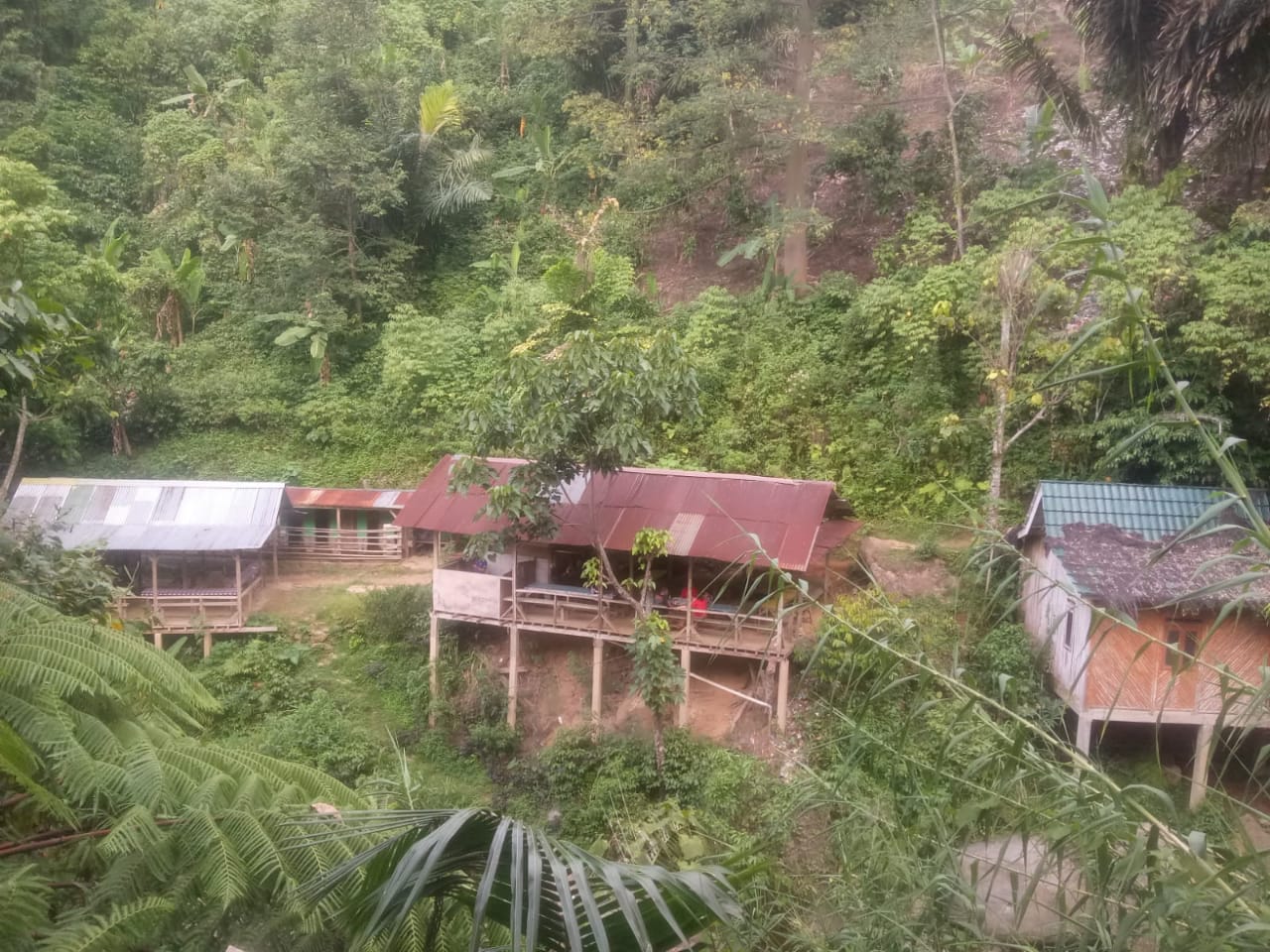 Belasan Warung di Timur DAS Curug Leuwihejo Didata Satpol PP