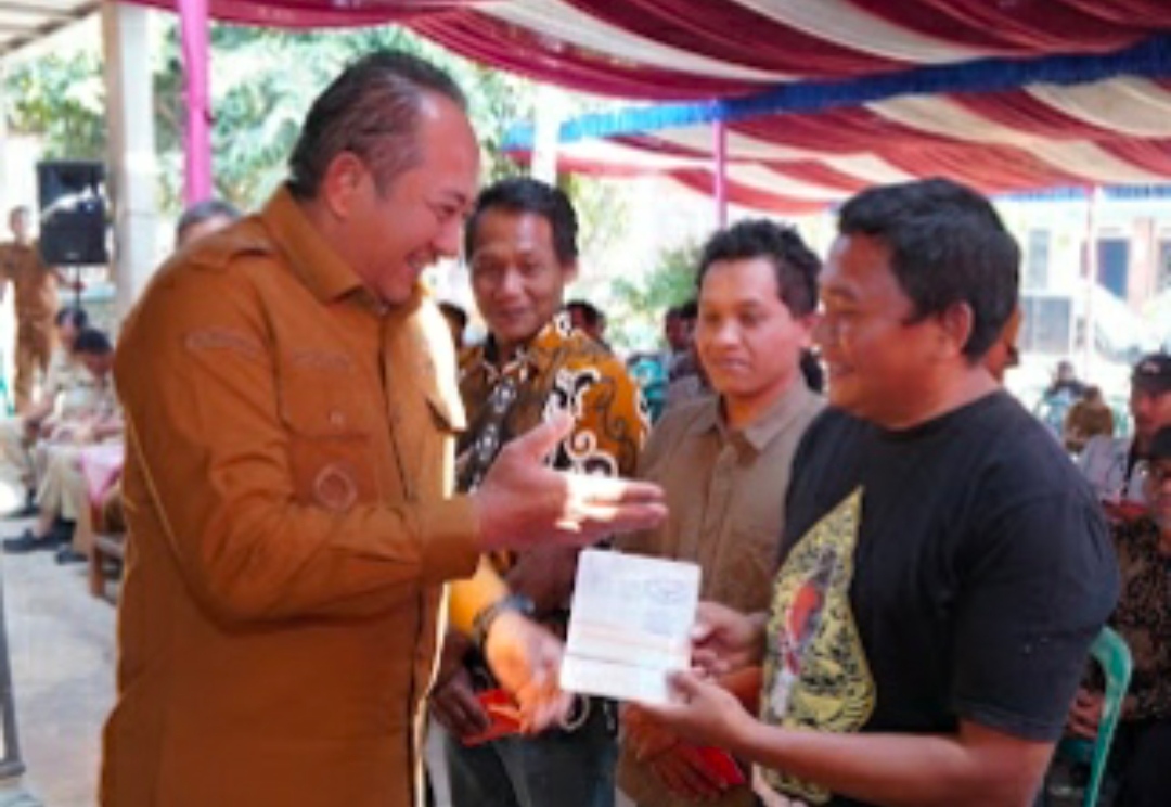 Bupati  Dorong 34 Kelompok Ternak  Hibahkan Rp1,26 Miliar untuk Perkuat Ekonomi Peternak