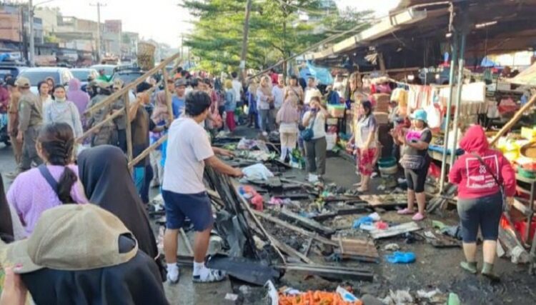 Gunakan Fasum, Satpol PP Medan Tertibkan Pedagang Pasar Sei Sikambing