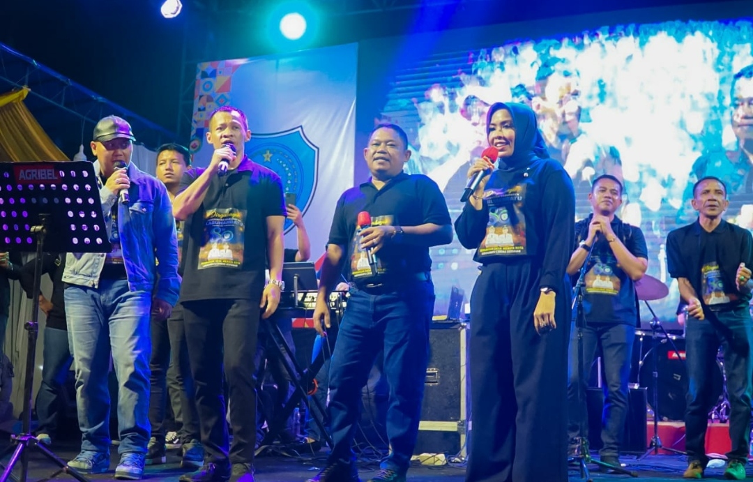 Gerimis Hujan Tidak Surutkan Antusias Masyarakat Saksikan Malam Puncak Pesta Rakyat