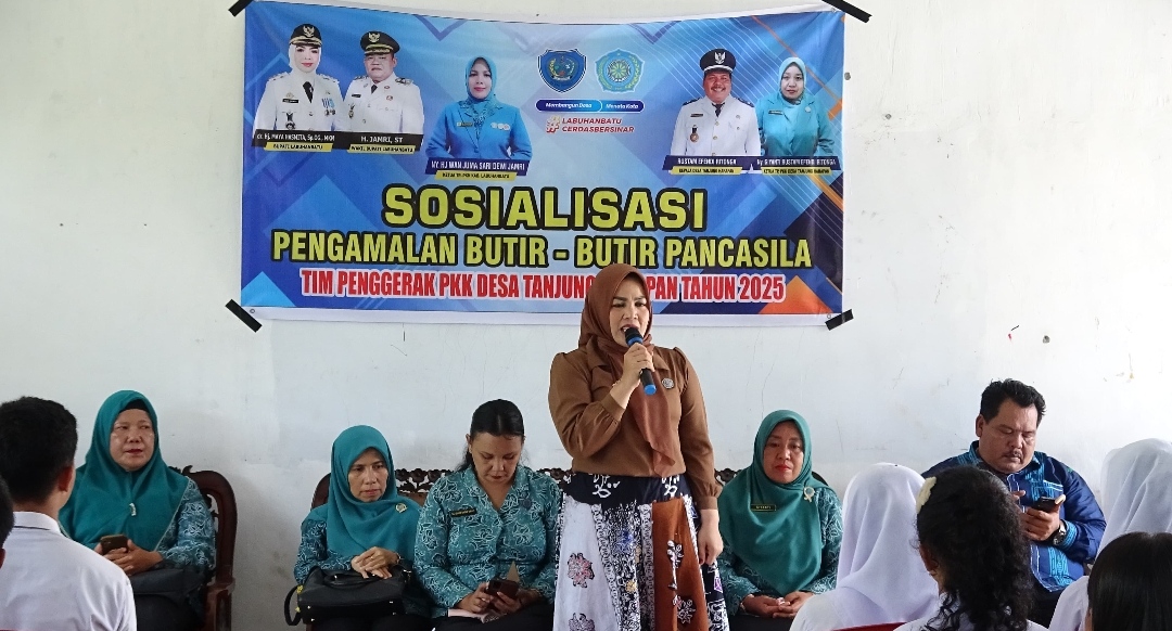 Ketua TP-PKK Labuhanbatu Buka Sosialisasi Pola Asuh Anak dan Remaja di Desa Tanjung Harapan
