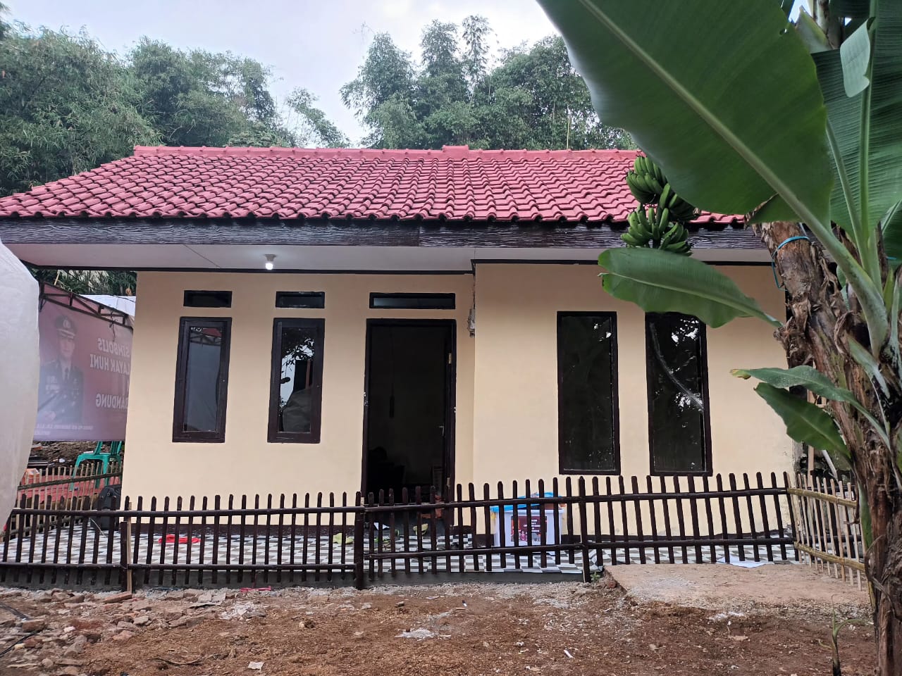 Polisi di Bandung 'Patungan', Biayai Perbaikan Rumah Warga Korban Gempa