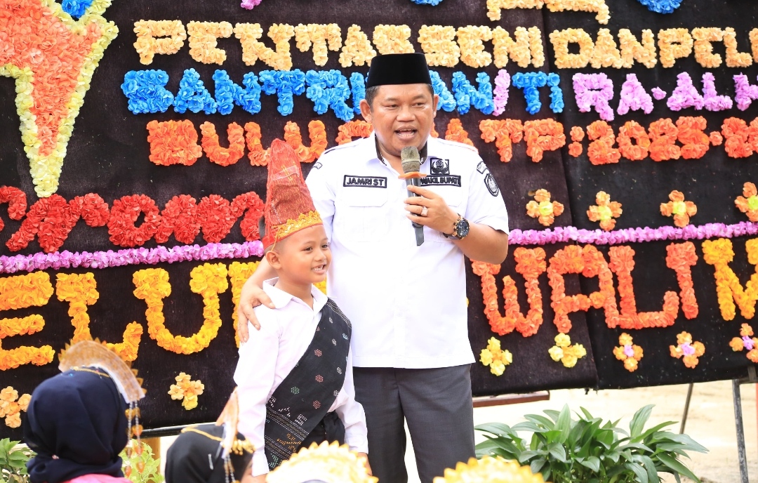 Wakil Bupati Labuhanbatu Saksikan Pelepasan Santriwan dan Santriwati RA Al Hidayah Bulu Cina