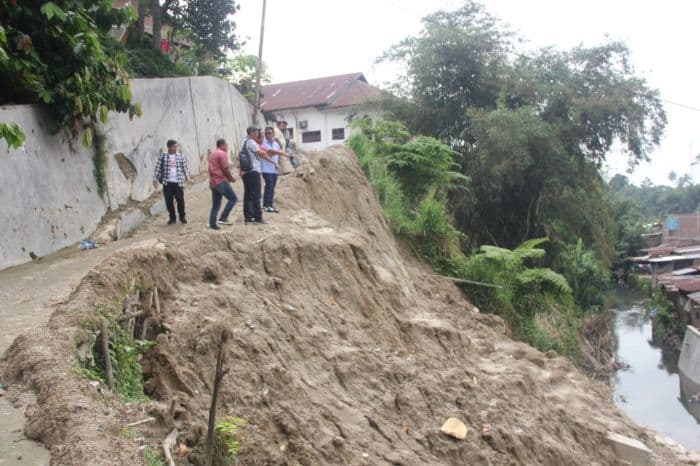 Tembok Penahan Ambruk di Sigulang-Gulang, Diperbaiki Setelah Lebaran