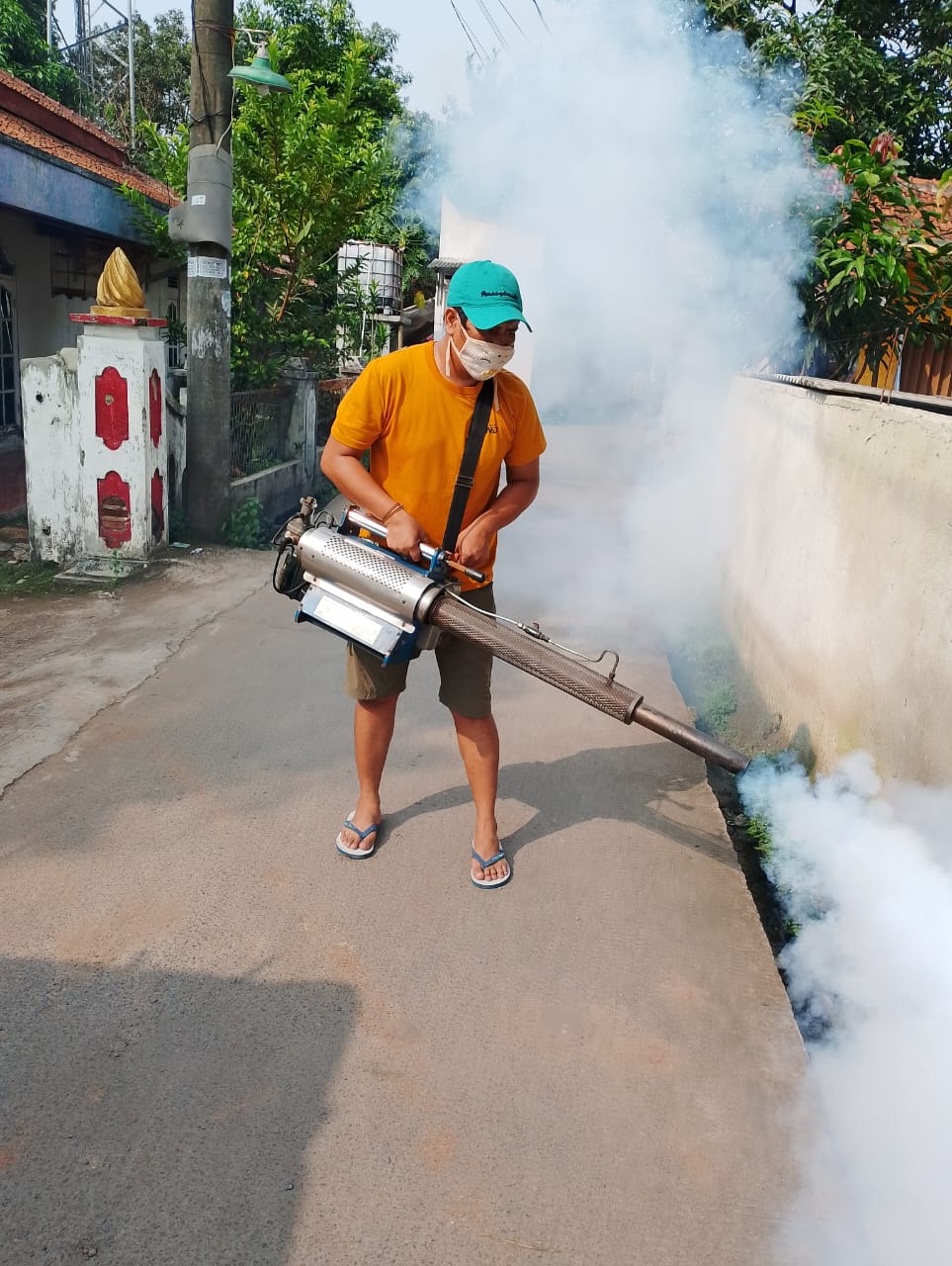 Kegiatan Sosial Fogging RT 03, RW 05, Desa Talaga Sari Kecamatan Cikupa, Melakukan Pencegahan DBD