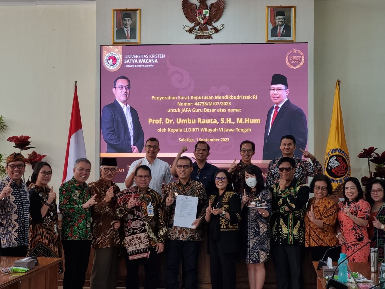 Umbu Rauta Terima SK Mendikbudristek sebagai Guru Besar UKSW Salatiga