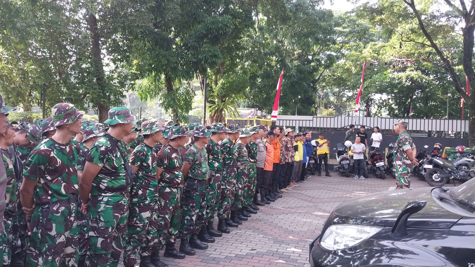 Korem 061/Sk Bersama Komponen Masyarakat di Wilayah Kabupaten dan Kota Bogor Lakukan Karya Bakti Skala Besar