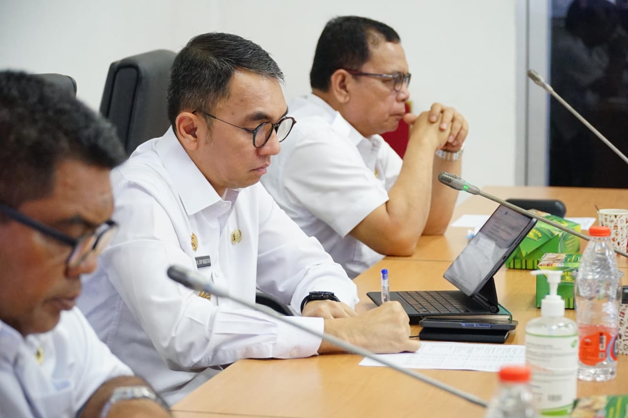 Pjs. Bupati Labuhanbatu Pimpin Rapat Evaluasi Kinerja APBD