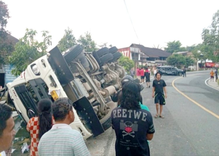 Akibat Truck Trailer Kontra Mobil Penumpang Avanza 1 Tewas