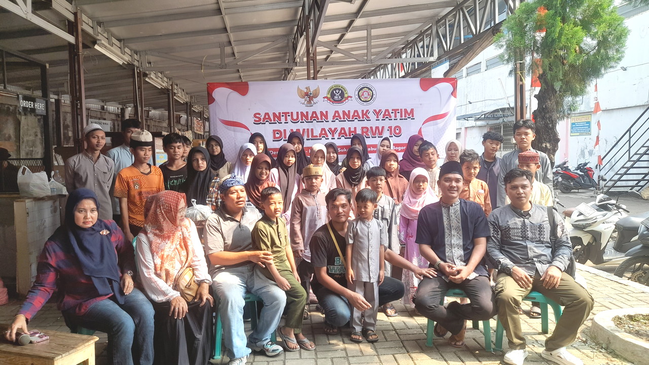 Berbagi Kebahagiaan, RW 10 Desa Cijujung Sukaraja Bogor Salurkan Santunan ke Anak Yatim