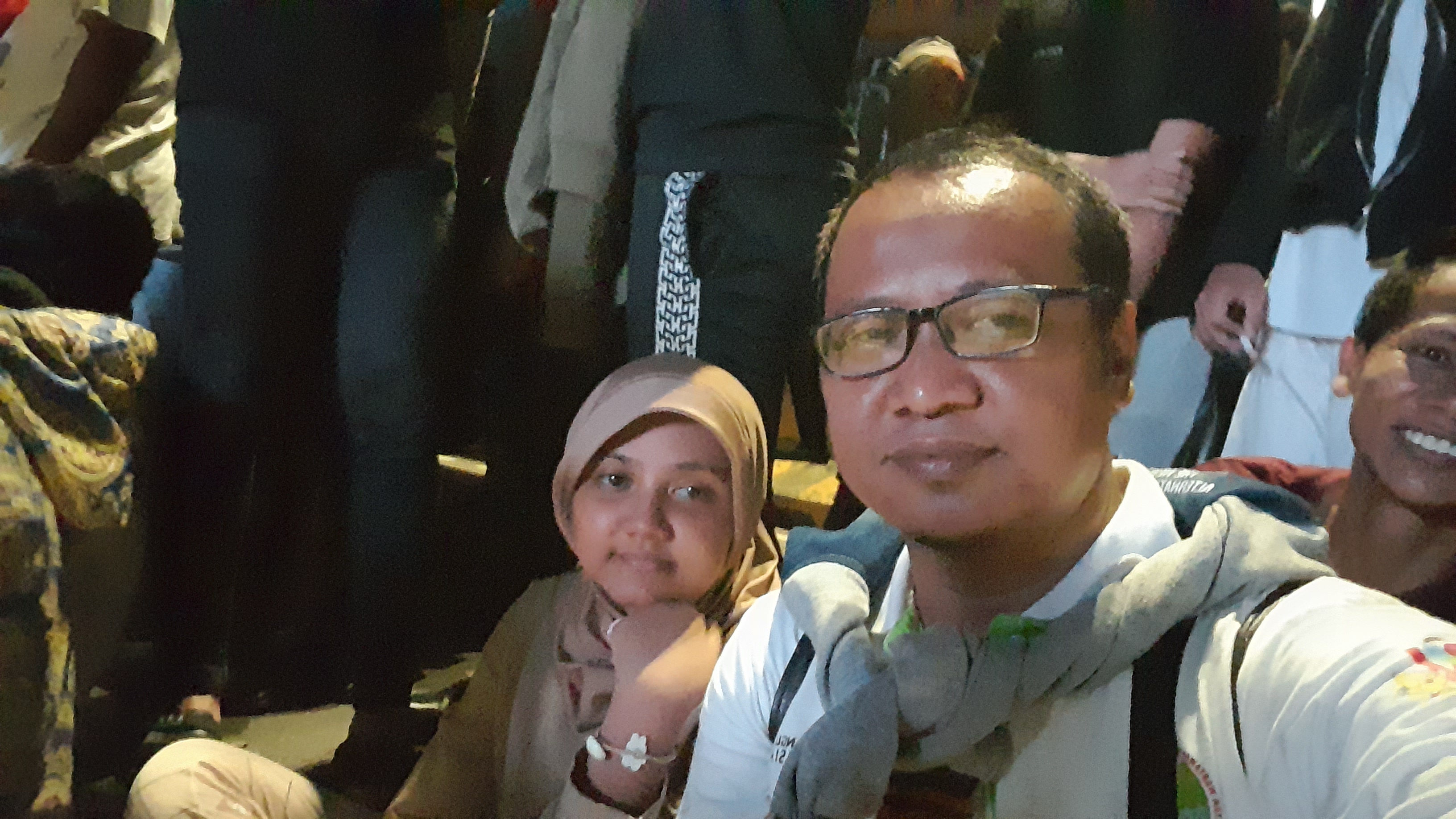 Merenung di Tengah Malam: Saat Sunyi Menjadi Teman Jiwa