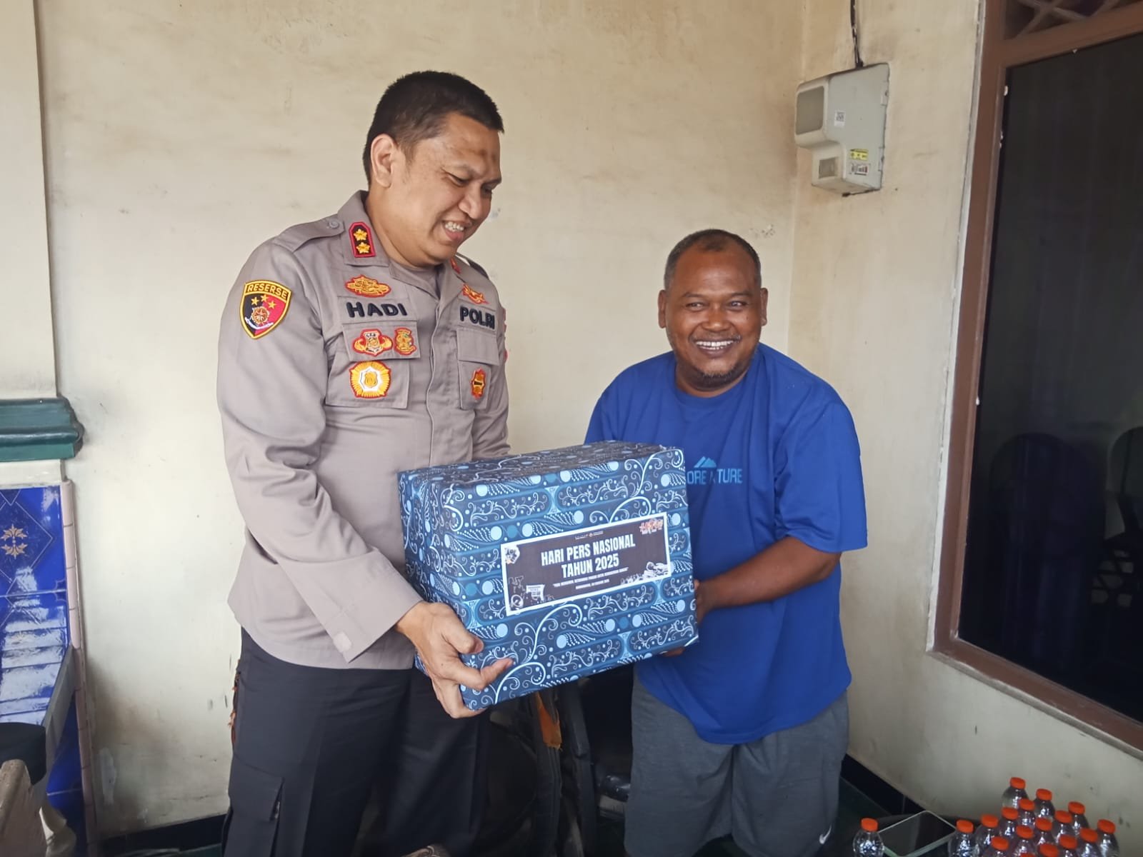 Dalam Rangka HPN, Kapolres Karanganyar Anjangsana ke Wartawan yang Sedang Menderita Sakit