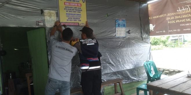 Bhabinkamtibmas Pasang Spanduk Call Center 110 Polres Aceh Tenggara Nomor HP Kapolsek serta Bhabinkamtibmas