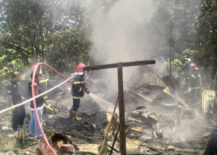 Sijago Merah Lalap Rumah Parbotot,Kerugian Ditaksir Rp 40 Juta