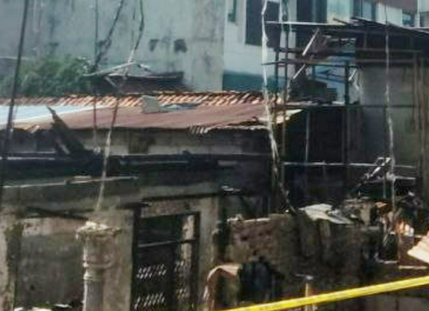 Diduga Korsleting Listrik,  Dua Rumah di Duren Sawit Ludes Terbakar 